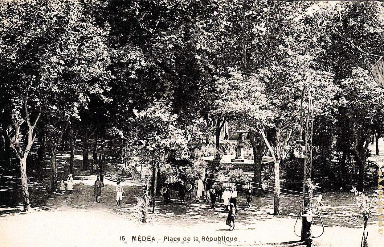 2374- Medea - Place de la Republique.jpg